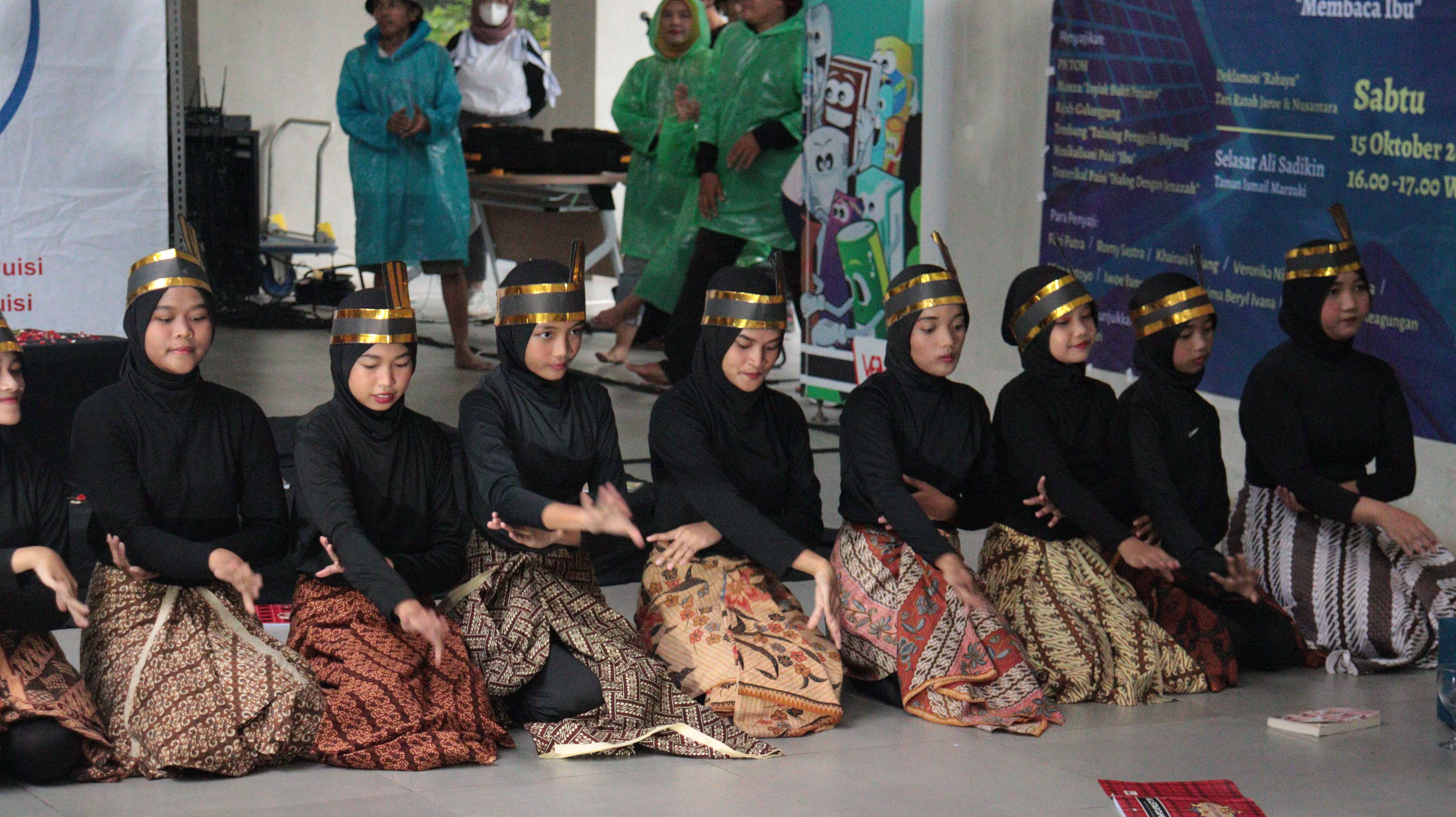 Senja Berpuisi Teater Jalanan Nusantara ( TJN)